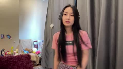 Mia online show from March 2026 09:32:01 AM