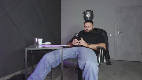 Matthew .. for short call me Matt online show from November 2025 04:33:01 AM