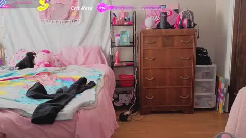 Snapshot of glitchwitch chatting on November 2025 06:54:01 PM Glitch online show from November 2025 06:54:01 PM