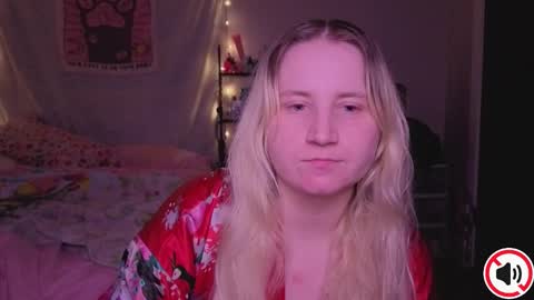 Snapshot of glitchwitch chatting on December 2025 12:21:02 PM Glitch online show from December 2025 12:21:02 PM