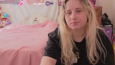 Snapshot of glitchwitch chatting on December 2025 04:47:02 PM Glitch online show from December 2025 04:47:02 PM