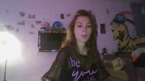 Snapshot of glitter_doll chatting on January 2025 08:00:01 PM glitter_doll online show from January 2025 08:00:01 PM