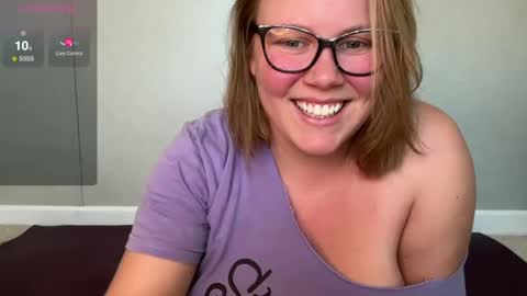 Snapshot of glitterkitty_108 chatting on January 2025 03:46:02 PM GlitterKitty 108 online show from January 2025 03:46:02 PM