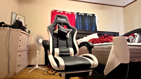 glomightyj online show from March 2026 10:02:02 PM