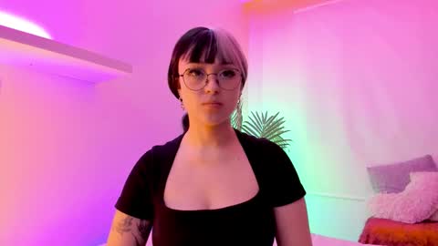 Mimi online show from November 2025 09:24:02 PM