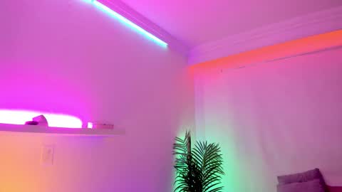 Mimi online show from November 2025 07:14:01 PM