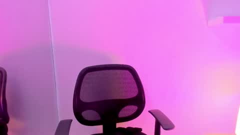 Mimi online show from December 2025 08:51:01 PM