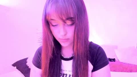 Mimi online show from December 2025 06:47:02 PM