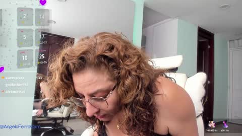 Snapshot of gloriacrespo chatting on January 2025 07:29:02 PM gloriacrespo online show from January 2025 07:29:02 PM