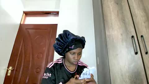 Snapshot of glossybae chatting on November 2025 11:32:01 AM glossybae online show from November 2025 11:32:01 AM