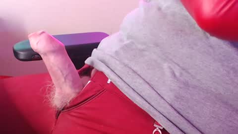 Snapshot of glovemad chatting on December 2024 02:46:02 PM Glove Mad online show from December 2024 02:46:02 PM