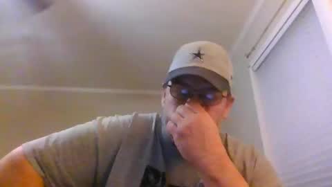 Snapshot of gobey33 chatting on November 2025 01:17:02 AM IDKIDCIDGAF online show from November 2025 01:17:02 AM