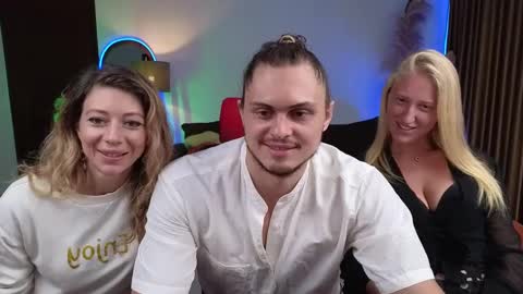 Snapshot of goddess_marylin chatting on December 2024 03:14:02 AM 330 UTC2 girls online show from December 2024 03:14:02 AM