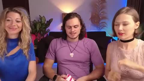 Snapshot of goddess_marylin chatting on January 2025 03:28:02 AM 330 UTC2 girls online show from January 2025 03:28:02 AM