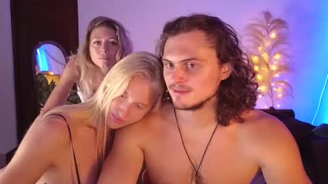 Snapshot of goddess_marylin chatting on January 2025 05:48:02 AM 330 UTC2 girls online show from January 2025 05:48:02 AM