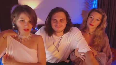 Snapshot of goddess_marylin chatting on February 2025 04:14:02 AM 330 UTC2 girls online show from February 2025 04:14:02 AM
