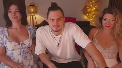 Snapshot of goddess_marylin chatting on February 2025 01:38:01 AM 330 UTC2 girls online show from February 2025 01:38:01 AM