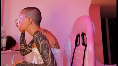 vee online show from October 2025 10:01:01 PM