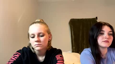 feyaa22 online show from December 2024 07:00:02 PM