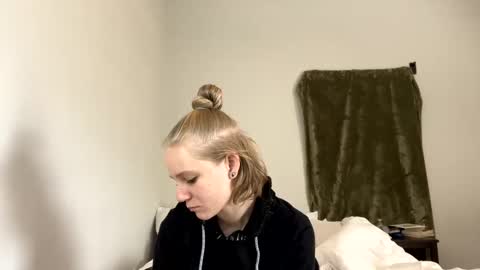 feyaa22 online show from December 2024 05:41:02 PM