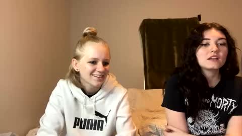 feyaa22 online show from December 2024 05:47:02 PM