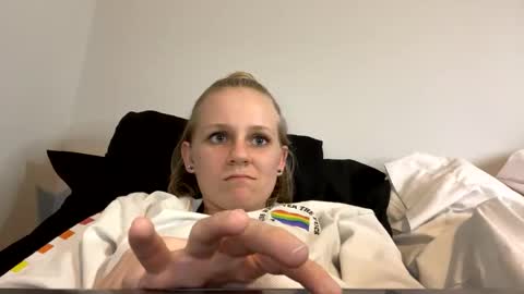 feyaa22 online show from December 2024 02:10:02 AM