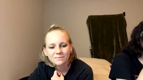 feyaa22 online show from December 2024 02:01:02 AM