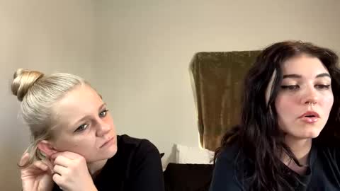 feyaa22 online show from December 2024 02:16:01 PM