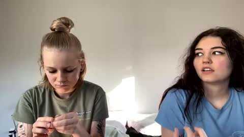 feyaa22 online show from January 2025 01:31:01 PM