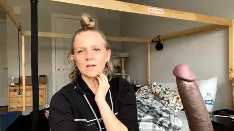 feyaa22 online show from February 2025 04:44:01 PM