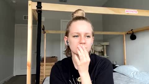 feyaa22 online show from February 2025 04:24:02 PM