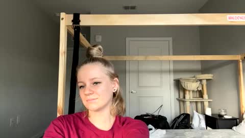 feyaa22 online show from February 2025 01:20:01 PM