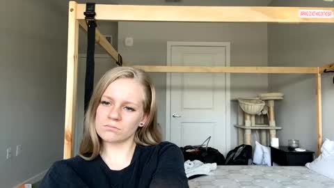 feyaa22 online show from February 2025 05:01:02 PM