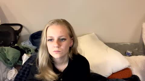 feyaa22 online show from February 2025 02:42:02 AM