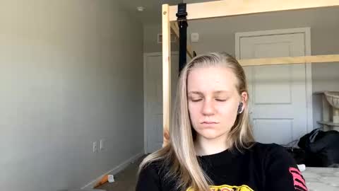 feyaa22 online show from February 2025 04:04:01 PM