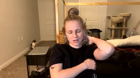 feyaa22 online show from March 2025 02:58:01 AM