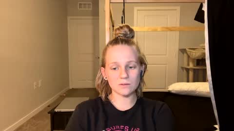 feyaa22 online show from March 2025 02:09:01 AM