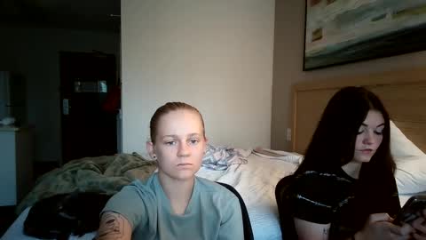 feyaa22 online show from September 2025 04:40:02 PM