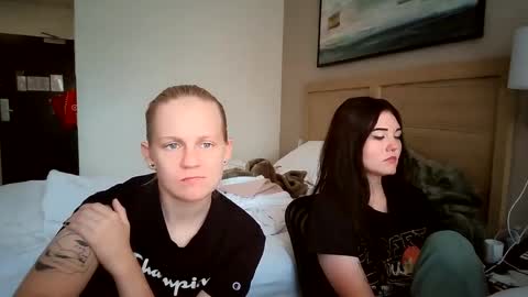 feyaa22 online show from September 2025 07:36:02 PM