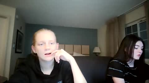 feyaa22 online show from December 2025 03:34:02 AM