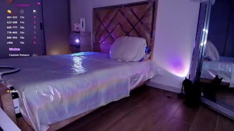 Linda online show from September 2025 10:15:01 PM