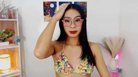 Kyla and Nian online show from October 2025 09:39:01 AM