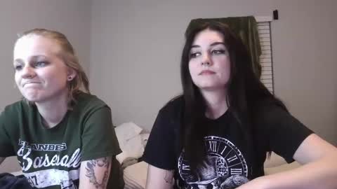 Snapshot of goddessshadowraven chatting on December 2024 01:40:01 AM Goddess Raven online show from December 2024 01:40:01 AM