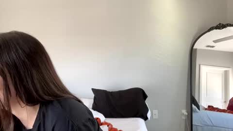 Snapshot of goddessshadowraven chatting on January 2025 04:00:01 PM Goddess Raven online show from January 2025 04:00:01 PM