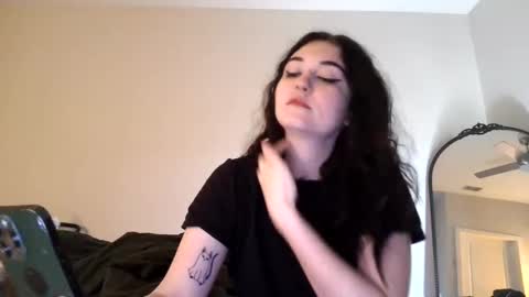 Snapshot of goddessshadowraven chatting on January 2025 02:07:01 PM Goddess Raven online show from January 2025 02:07:01 PM