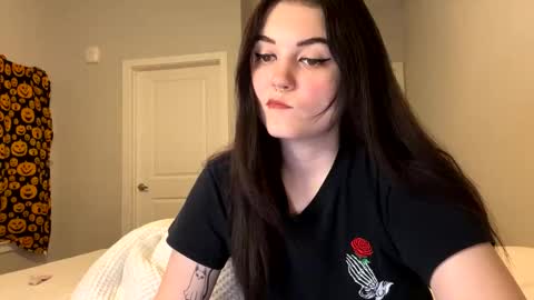 Snapshot of goddessshadowraven chatting on January 2025 01:03:01 AM Goddess Raven online show from January 2025 01:03:01 AM