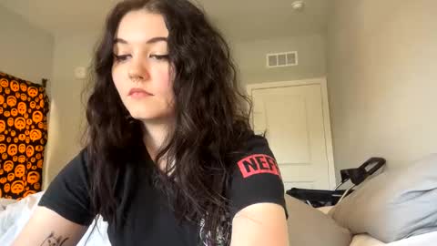 Snapshot of goddessshadowraven chatting on February 2025 04:25:01 PM Goddess Raven online show from February 2025 04:25:01 PM