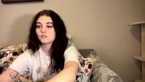 Snapshot of goddessshadowraven chatting on February 2025 01:09:01 AM Goddess Raven online show from February 2025 01:09:01 AM