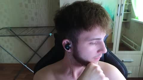 Golden boyyy21 online show from April 2026 02:51:02 PM