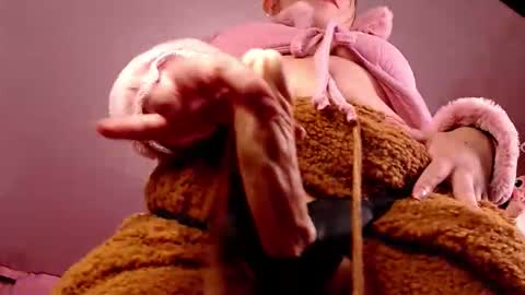 golden_gingerkitty online show from May 2026 11:58:01 PM